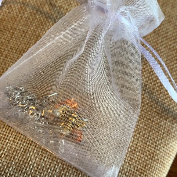 Honey Bee resin puzzle piece Handmade Necklace 18” chain NWOT Autism awareness - Picture 8 of 9